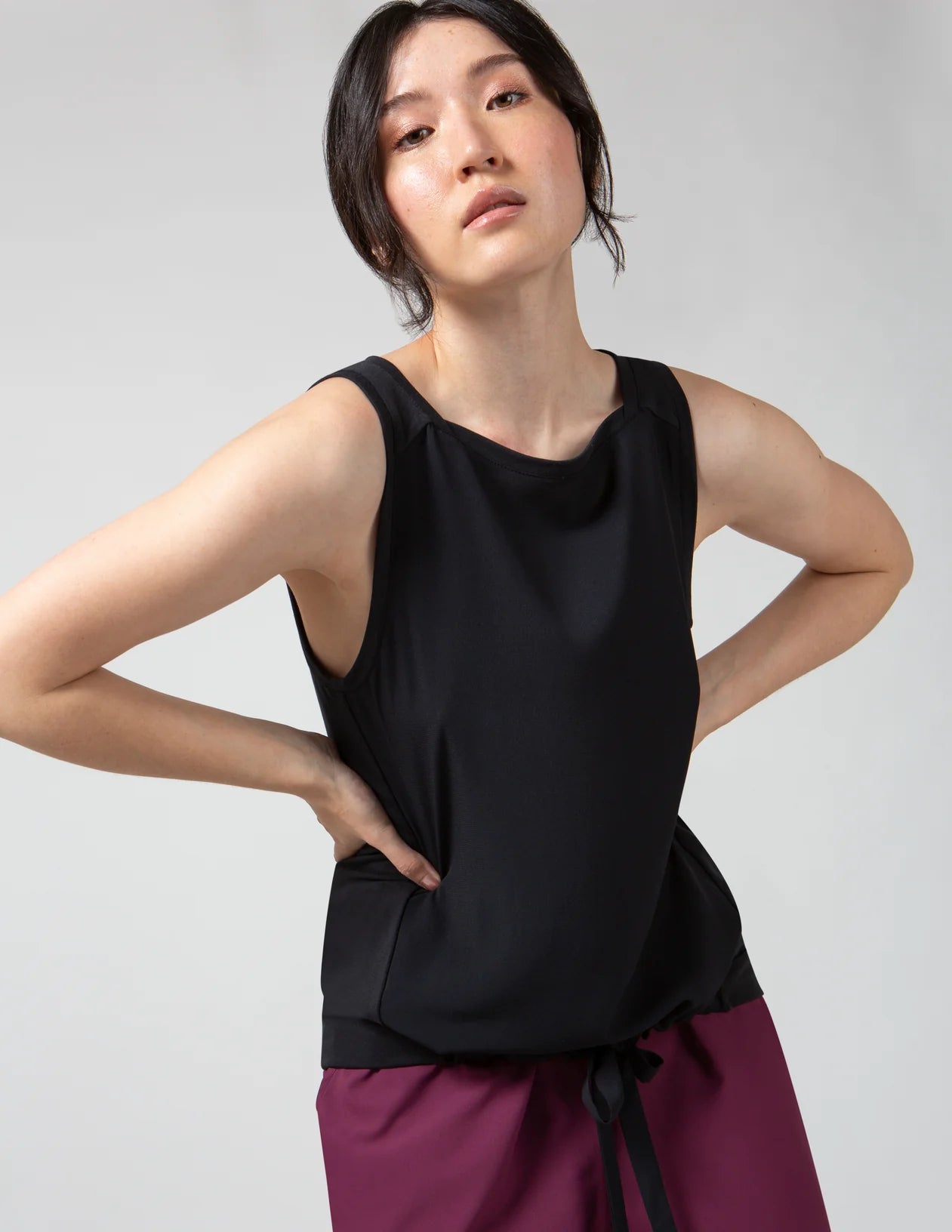 MAYFAIR SLEEVELESS TOP - BLACK